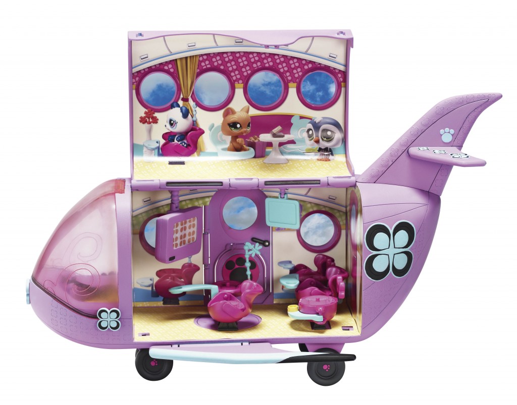 Blythe Loves Littlest Pet Shop Pet Jet Playset