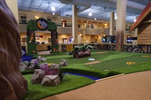 Howl at the Moon mini golf Great Wolf Lodge New England